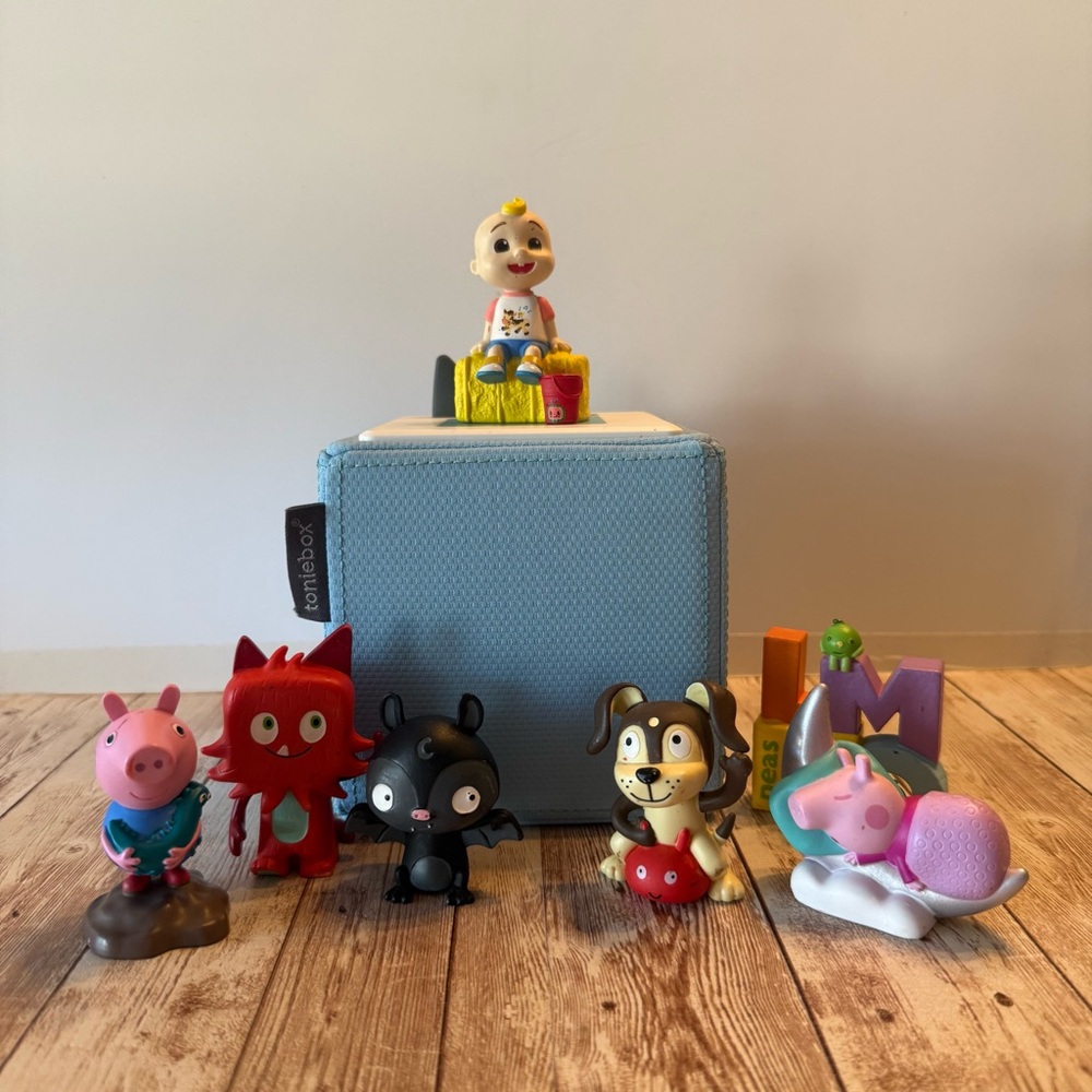 Blue Toniebox Starter Set with 7 Tonies